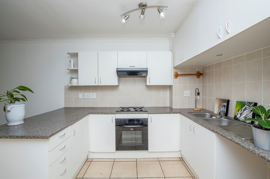 1 Bedroom Property for Sale in Silver Oaks Western Cape